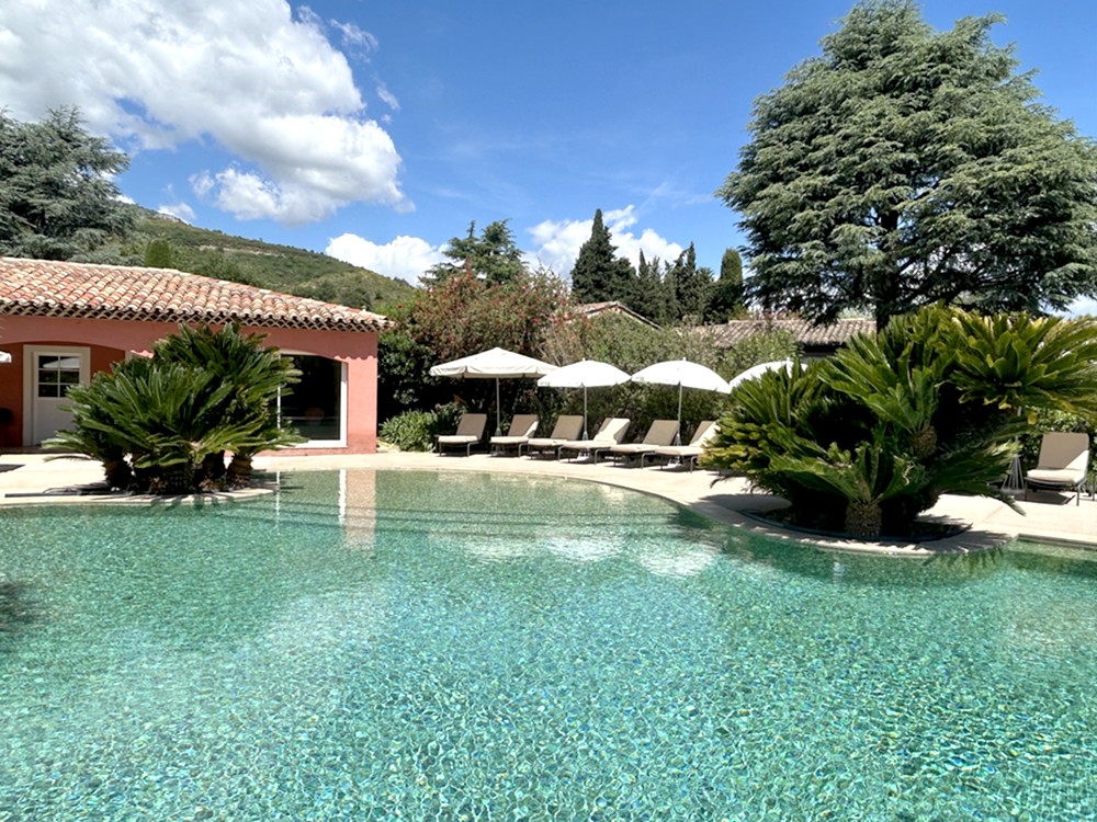 https://www.respelido.com/wp-content/uploads/2016/09/residence-de-vacances-pres-de-nice-carros-respelido-la-piscine_10.jpg