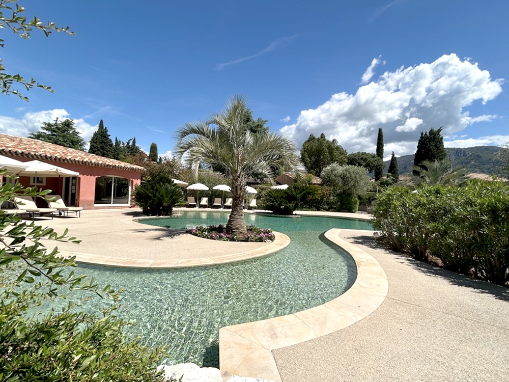 https://www.respelido.com/wp-content/uploads/2016/09/residence-de-vacances-pres-de-nice-carros-respelido-la-piscine_13.jpg