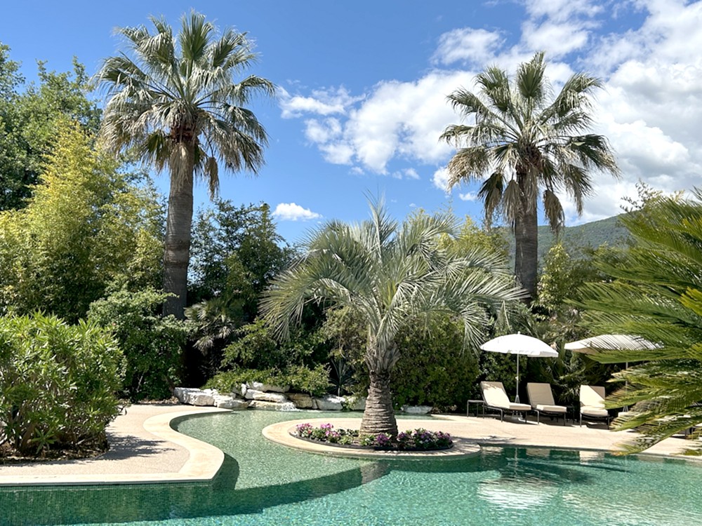 https://www.respelido.com/wp-content/uploads/2016/09/residence-de-vacances-pres-de-nice-carros-respelido-la-piscine_14.jpg