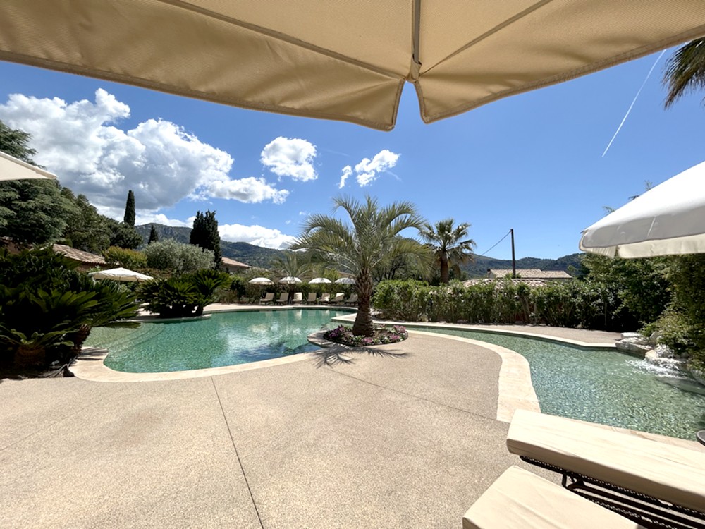 https://www.respelido.com/wp-content/uploads/2016/09/residence-de-vacances-pres-de-nice-carros-respelido-la-piscine_22.jpg