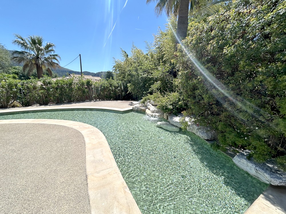 https://www.respelido.com/wp-content/uploads/2016/09/residence-de-vacances-pres-de-nice-carros-respelido-la-piscine_23.jpg