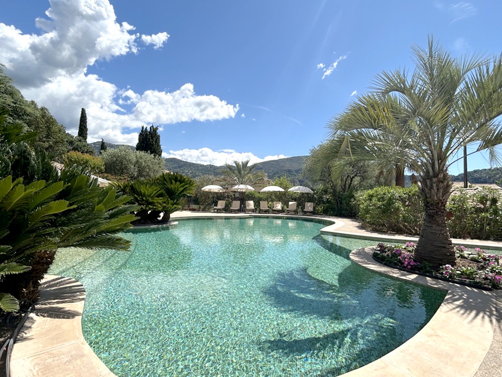 https://www.respelido.com/wp-content/uploads/2016/09/residence-de-vacances-pres-de-nice-carros-respelido-la-piscine_28.jpg