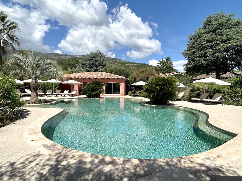 https://www.respelido.com/wp-content/uploads/2016/09/residence-de-vacances-pres-de-nice-carros-respelido-la-piscine_9.jpg