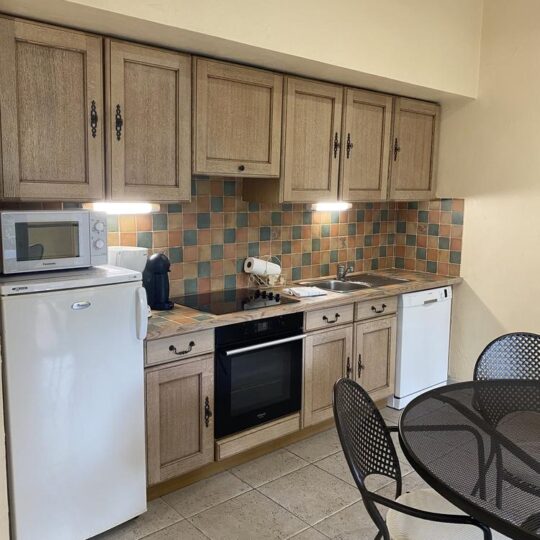 https://www.respelido.com/wp-content/uploads/2024/06/cuisine-kitchen-201-540x540.jpg