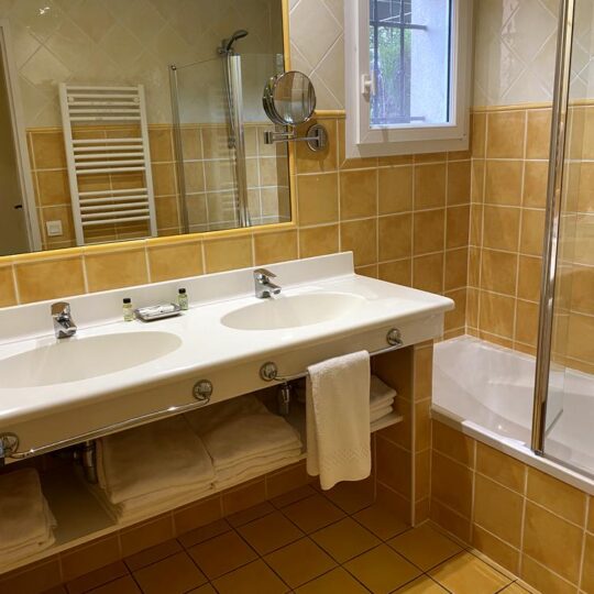 https://www.respelido.com/wp-content/uploads/2024/06/salle-de-bains-bathroom-101-540x540.jpg