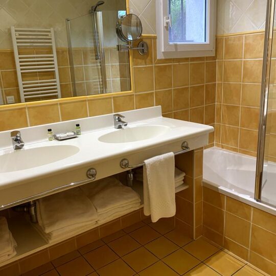 https://www.respelido.com/wp-content/uploads/2024/06/salle-de-bains-bathroom-301-540x540.jpg